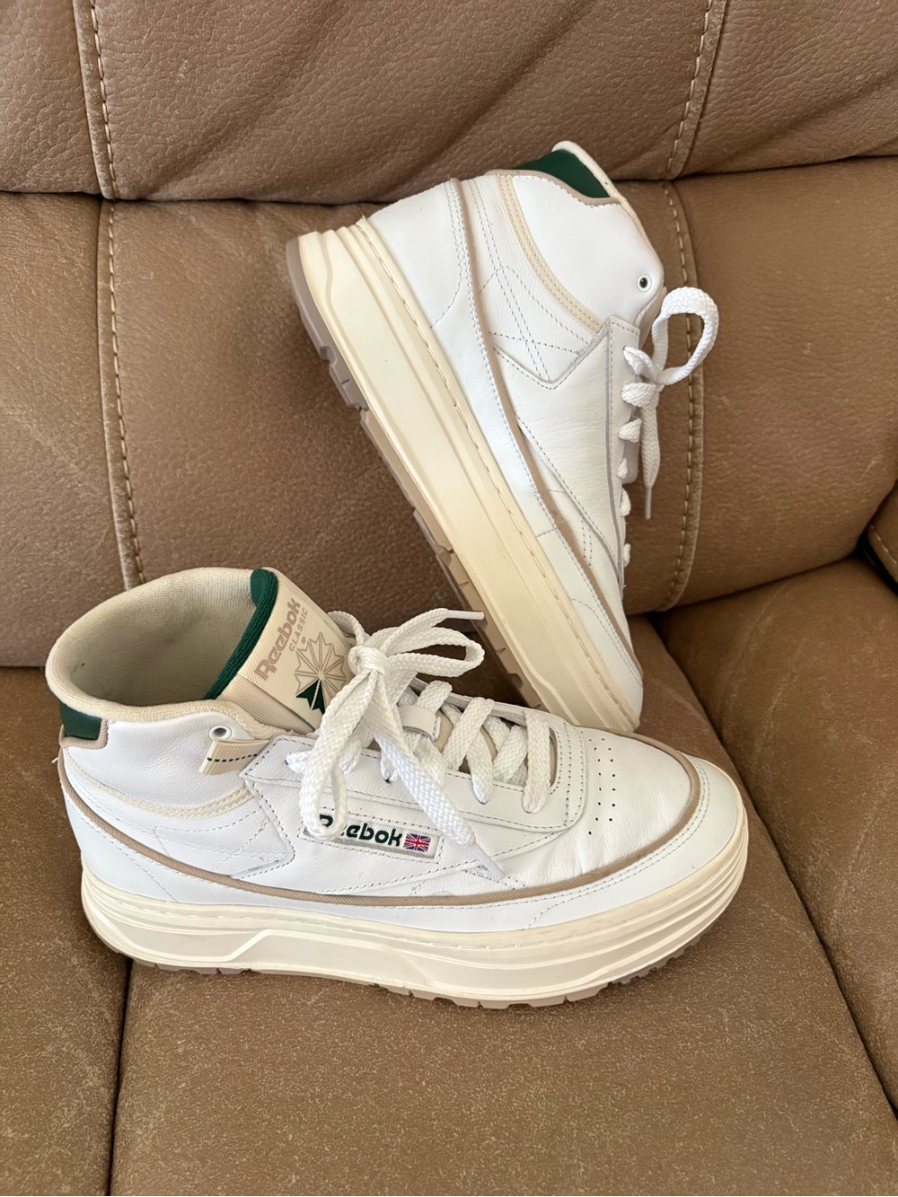 Reebok White Leather Woman’s platform Sneakers with Green Heel Accent
